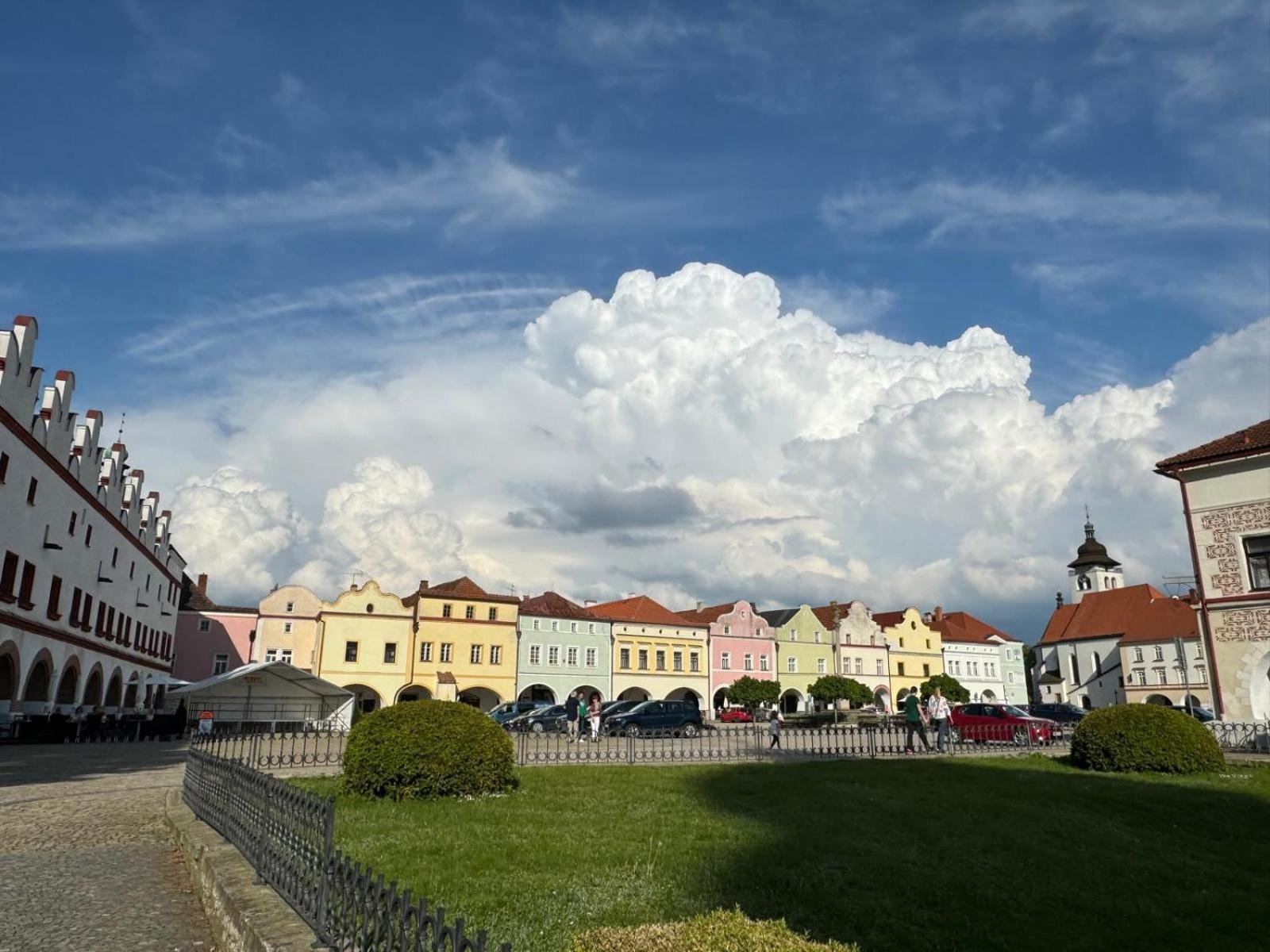 Dobrany Tkalcovna U Zlateho Potoka公寓式酒店 外观 照片